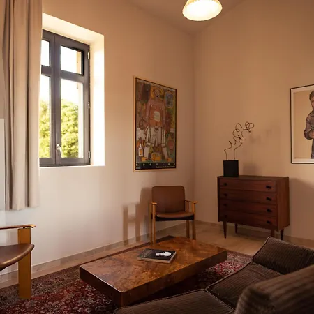 Отель La Prison